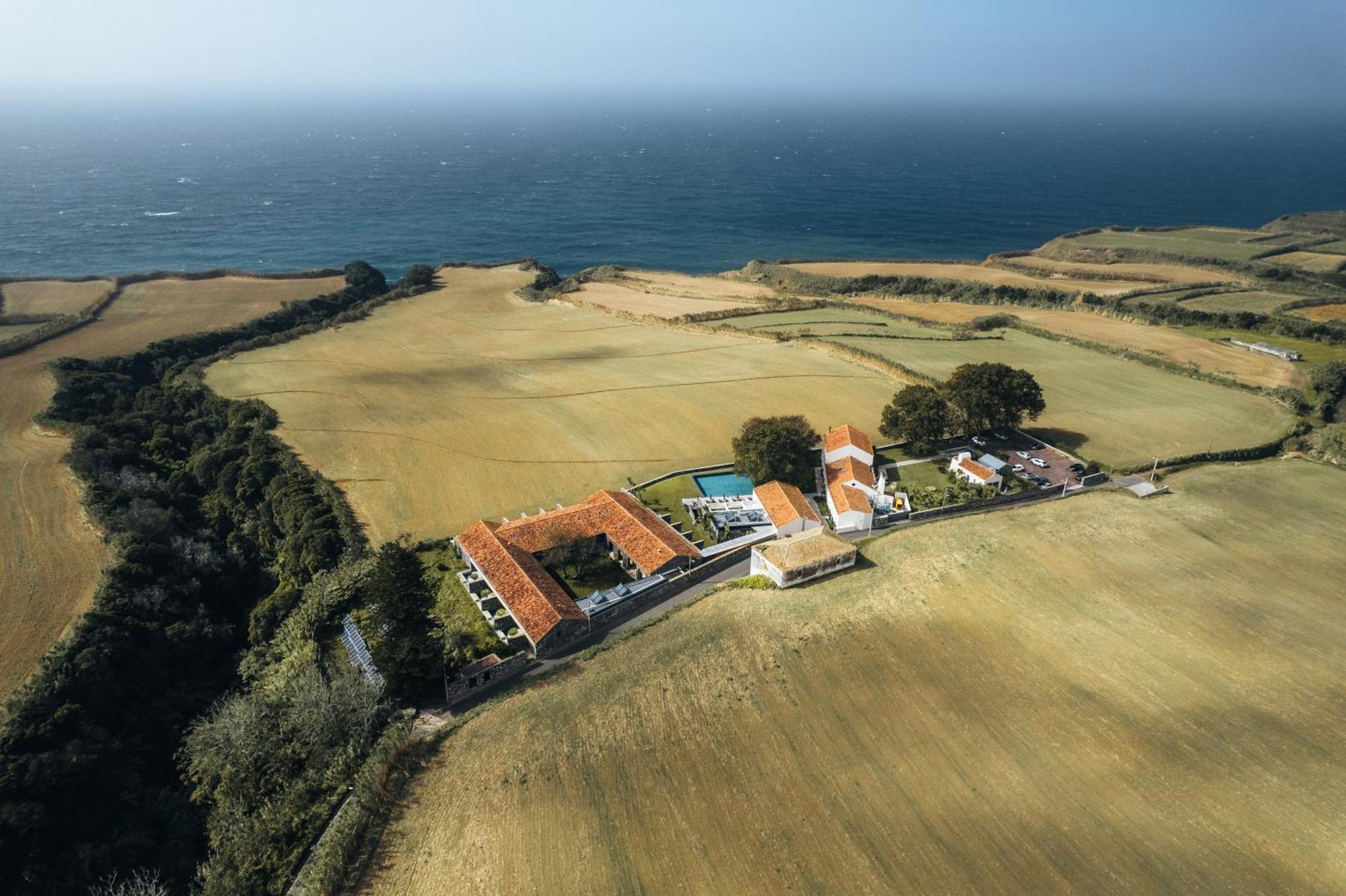 Sensi Azores Nature And Spa Ginetes Zewnętrze zdjęcie Aerial view of the village