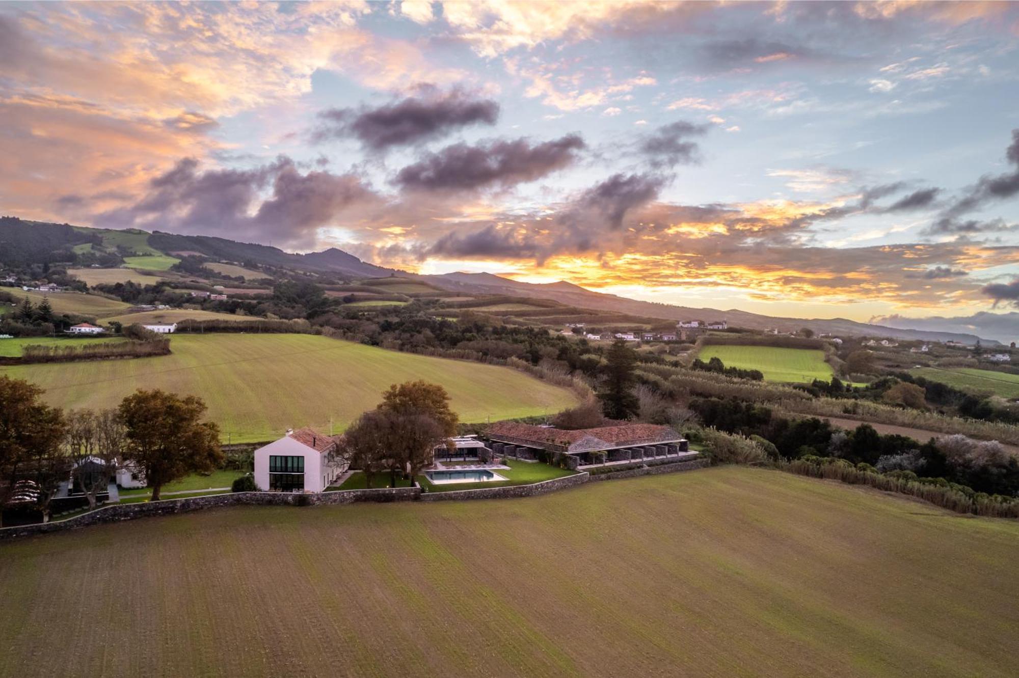 Sensi Azores Nature And Spa Ginetes Zewnętrze zdjęcie The Old School House, Llanfairpwll, North Wales