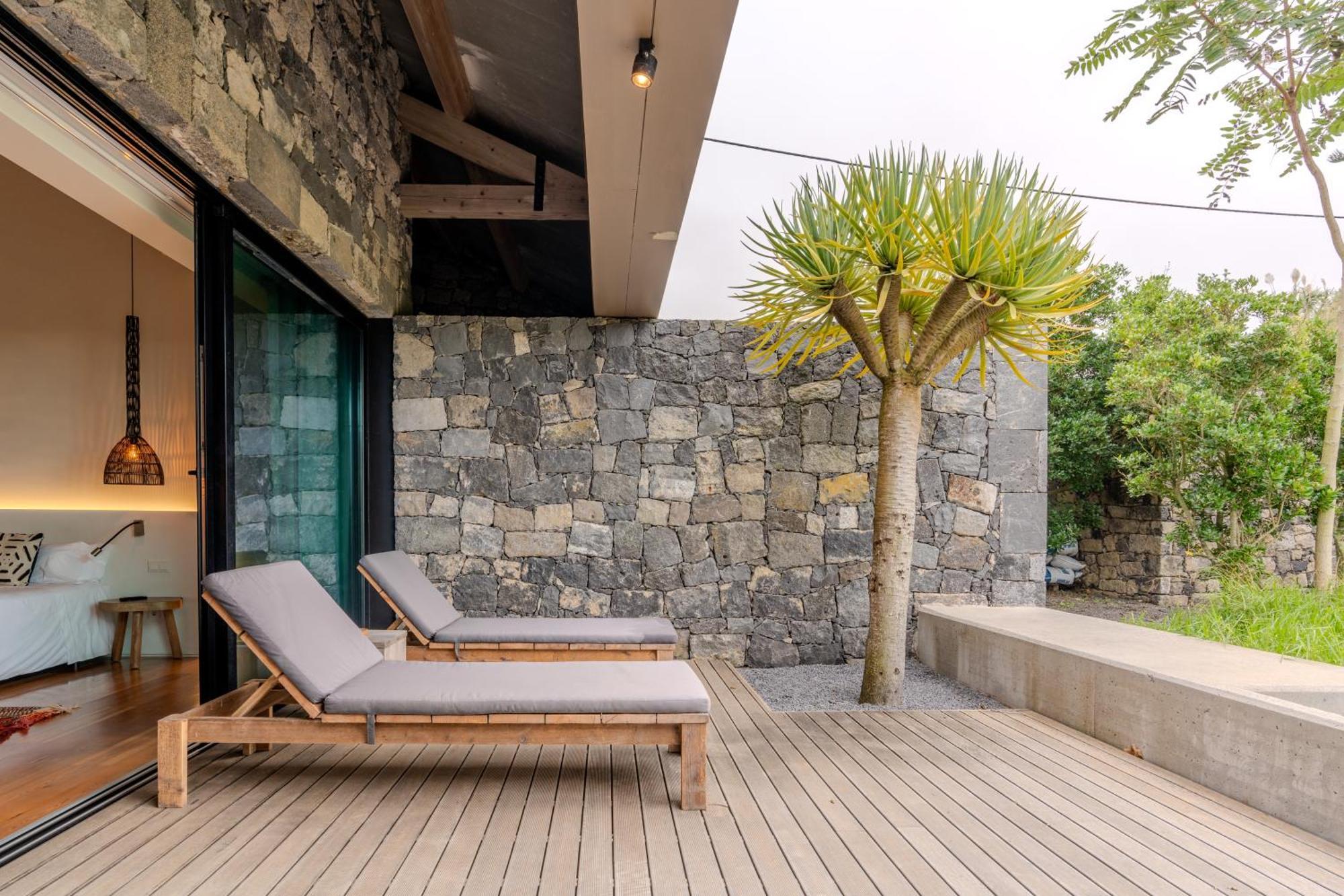 Sensi Azores Nature And Spa Ginetes Pokój zdjęcie The hotel's private beach